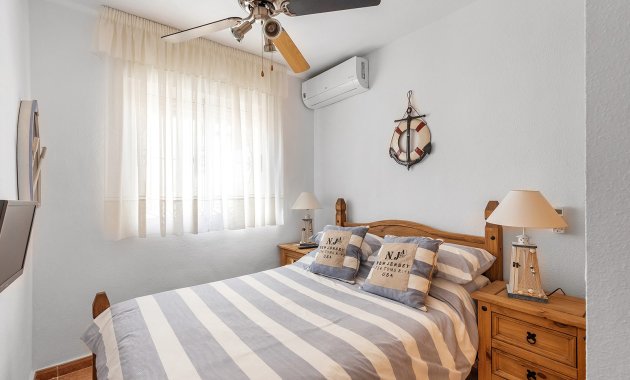 Herverkoop - Geschakelde Villa -
Orihuela - Vistabella Golf