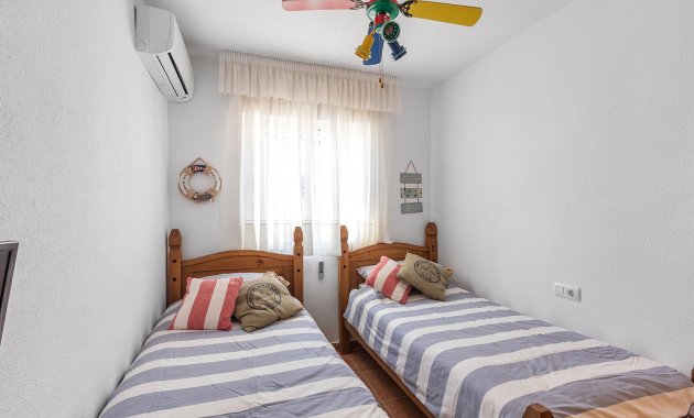 Herverkoop - Geschakelde Villa -
Orihuela - Vistabella Golf
