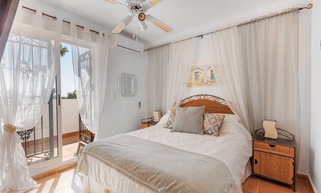 Herverkoop - Geschakelde Villa -
Orihuela - Vistabella Golf