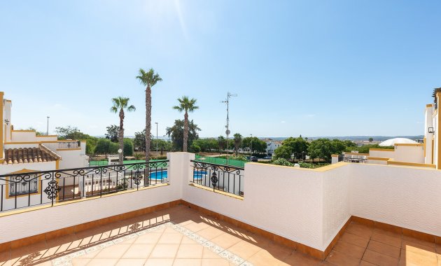 Herverkoop - Geschakelde Villa -
Orihuela - Vistabella Golf