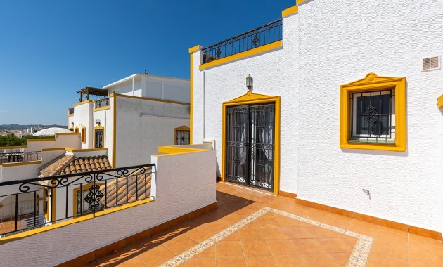 Herverkoop - Geschakelde Villa -
Orihuela - Vistabella Golf