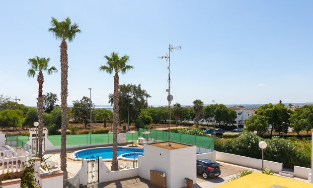 Herverkoop - Geschakelde Villa -
Orihuela - Vistabella Golf