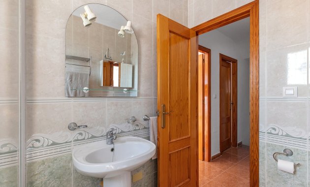 Herverkoop - Geschakelde Villa -
Orihuela - Vistabella Golf