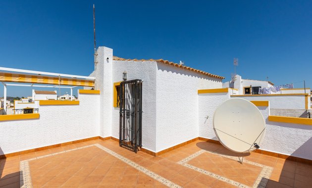 Herverkoop - Geschakelde Villa -
Orihuela - Vistabella Golf