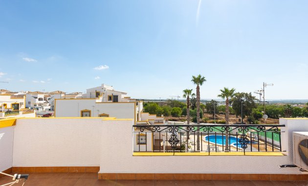 Herverkoop - Geschakelde Villa -
Orihuela - Vistabella Golf