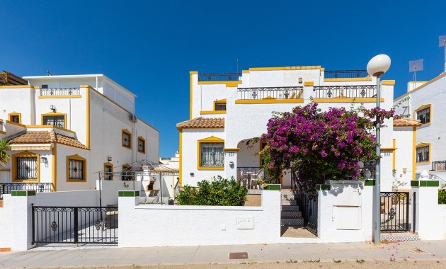 Herverkoop - Geschakelde Villa -
Orihuela - Vistabella Golf