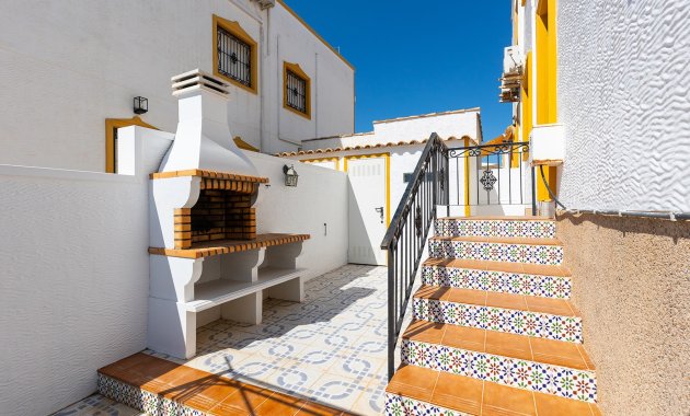 Herverkoop - Geschakelde Villa -
Orihuela - Vistabella Golf