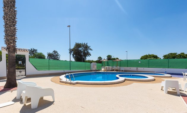 Herverkoop - Geschakelde Villa -
Orihuela - Vistabella Golf