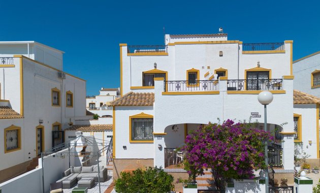 Herverkoop - Geschakelde Villa -
Orihuela - Vistabella Golf