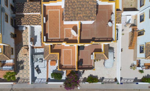 Herverkoop - Geschakelde Villa -
Orihuela - Vistabella Golf