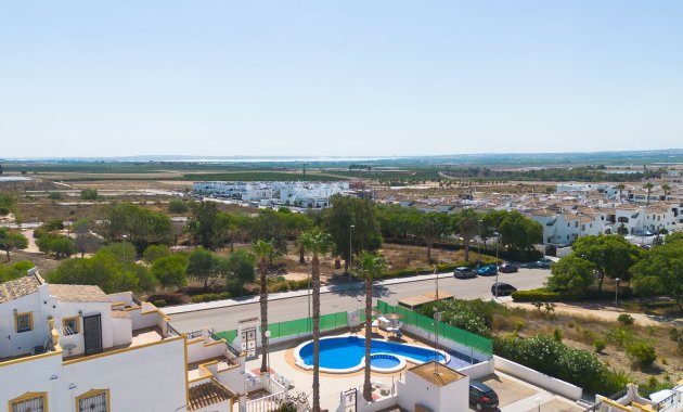 Herverkoop - Geschakelde Villa -
Orihuela - Vistabella Golf