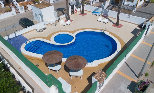 Herverkoop - Geschakelde Villa -
Orihuela - Vistabella Golf