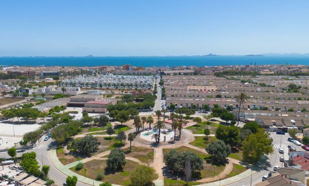 Herverkoop - Geschakelde Villa -
Orihuela - Vistabella Golf