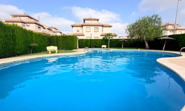 Herverkoop - Geschakelde Villa -
Lomas de Cabo Roig - Orihuela Costa