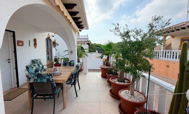 Herverkoop - Geschakelde Villa -
Lomas de Cabo Roig - Orihuela Costa