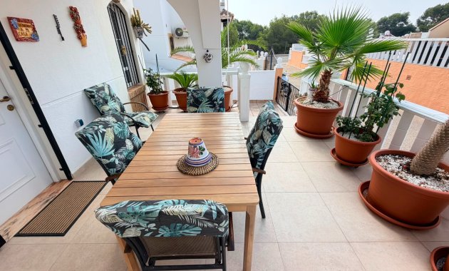 Herverkoop - Geschakelde Villa -
Lomas de Cabo Roig - Orihuela Costa