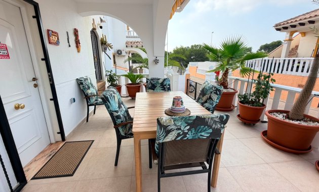 Herverkoop - Geschakelde Villa -
Lomas de Cabo Roig - Orihuela Costa