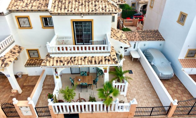 Herverkoop - Geschakelde Villa -
Lomas de Cabo Roig - Orihuela Costa