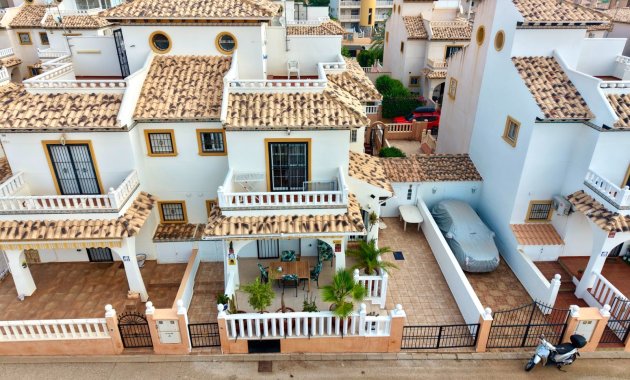 Herverkoop - Geschakelde Villa -
Lomas de Cabo Roig - Orihuela Costa