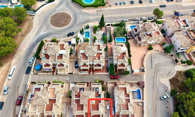 Herverkoop - Geschakelde Villa -
Lomas de Cabo Roig - Orihuela Costa