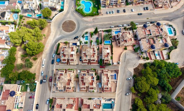 Herverkoop - Geschakelde Villa -
Lomas de Cabo Roig - Orihuela Costa