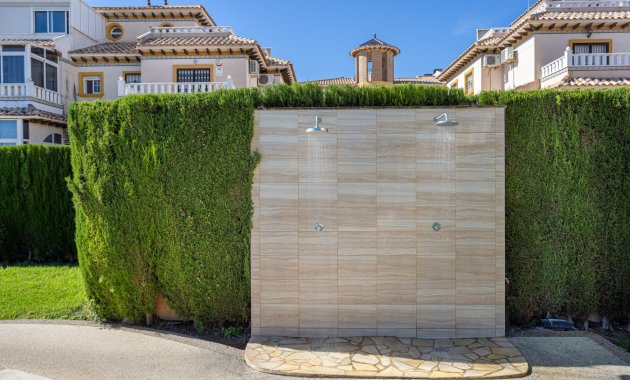Herverkoop - Geschakelde Villa -
Lomas de Cabo Roig - Orihuela Costa