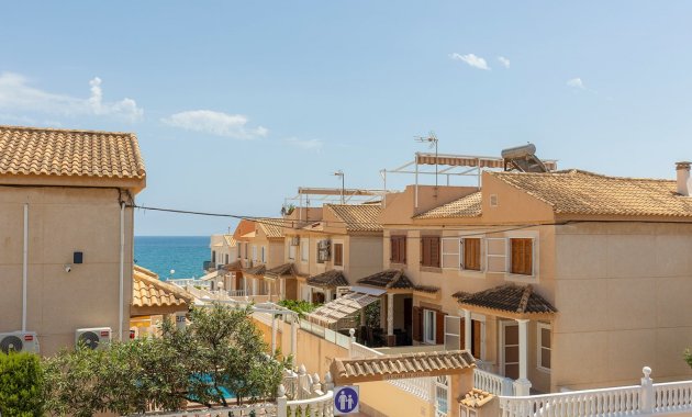 Reventa - Casa adosada -
La Mata - Playa
