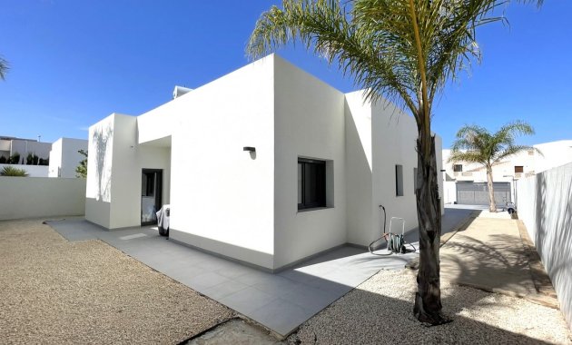 Neue Gebäude - Freistehend / Villa -
Rafal