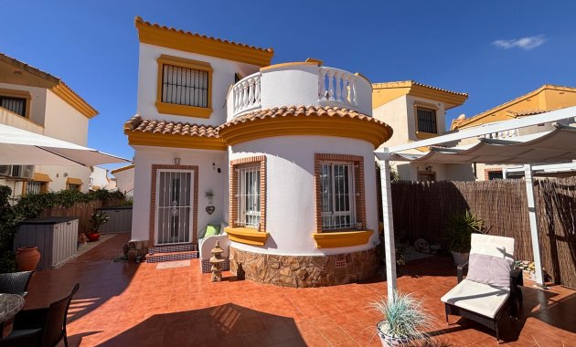 Herverkoop - Vrijstaande woning / Villa -
El Campo