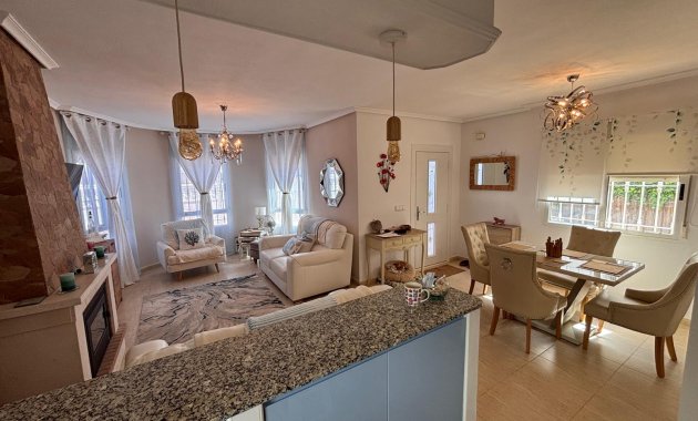 Herverkoop - Vrijstaande woning / Villa -
El Campo