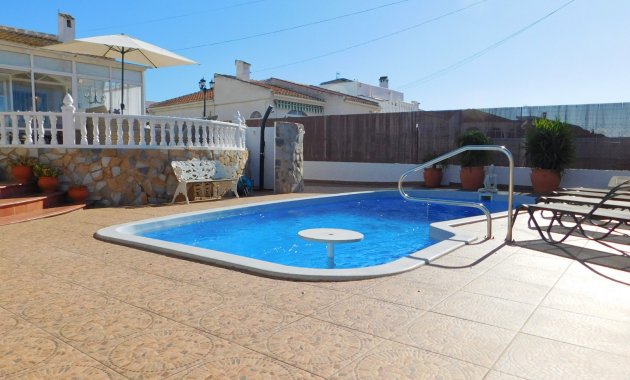 Herverkoop - Geschakelde Villa -
Torrevieja - San Luis