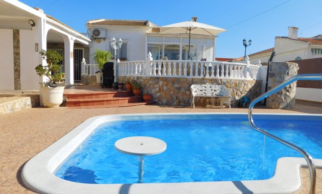 Herverkoop - Geschakelde Villa -
Torrevieja - San Luis