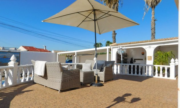 Herverkoop - Geschakelde Villa -
Torrevieja - San Luis