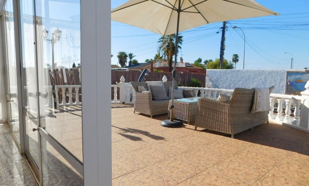 Herverkoop - Geschakelde Villa -
Torrevieja - San Luis