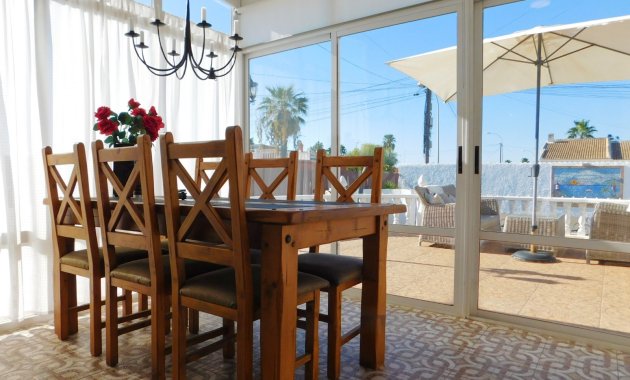 Herverkoop - Geschakelde Villa -
Torrevieja - San Luis