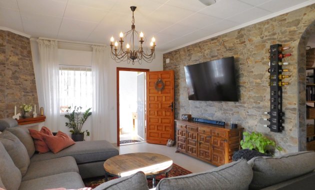 Herverkoop - Geschakelde Villa -
Torrevieja - San Luis