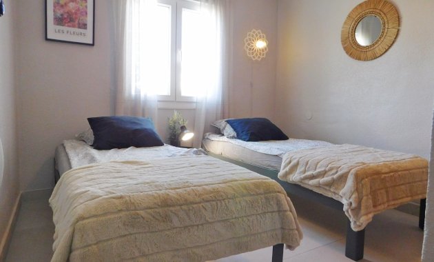 Herverkoop - Geschakelde Villa -
Torrevieja - San Luis