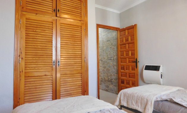 Herverkoop - Geschakelde Villa -
Torrevieja - San Luis