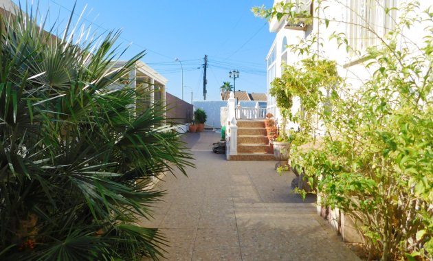 Herverkoop - Geschakelde Villa -
Torrevieja - San Luis