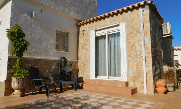 Herverkoop - Geschakelde Villa -
Torrevieja - San Luis