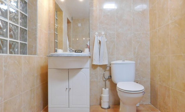 Herverkoop - Geschakelde Villa -
Torrevieja - San Luis