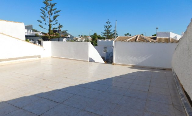 Herverkoop - Geschakelde Villa -
Torrevieja - San Luis
