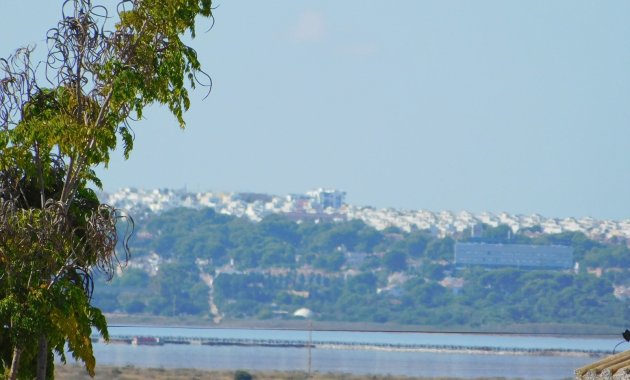 Herverkoop - Geschakelde Villa -
Torrevieja - San Luis