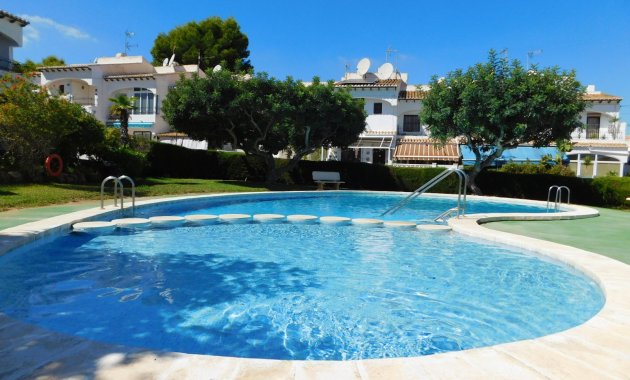 Herverkoop - Rijwoning -
Torrevieja - Lago Jardin
