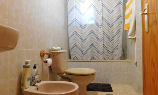 Herverkoop - Rijwoning -
Torrevieja - Lago Jardin