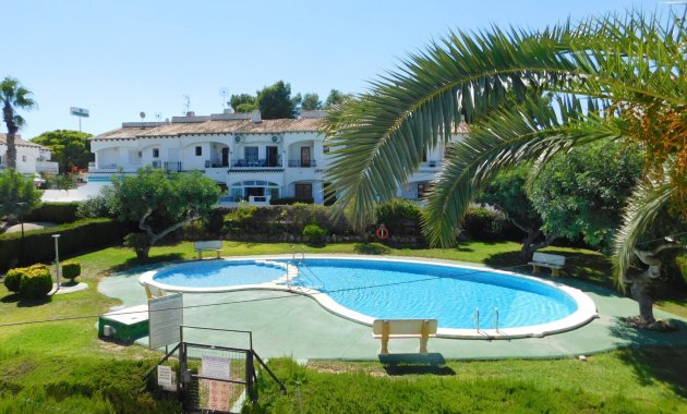 Herverkoop - Rijwoning -
Torrevieja - Lago Jardin