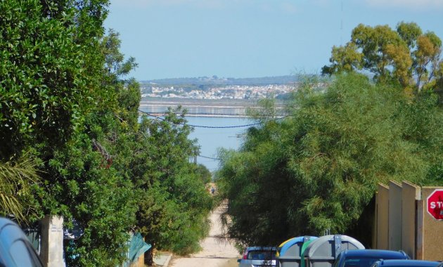 Herverkoop - Rijwoning -
Torrevieja - Lago Jardin