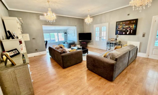 Herverkoop - Vrijstaande woning / Villa -
Almoradí - Heredades