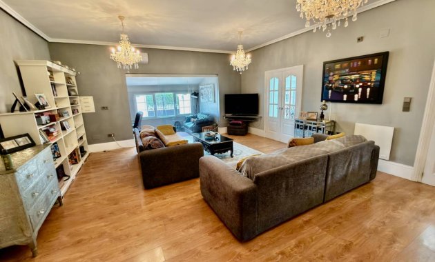 Herverkoop - Vrijstaande woning / Villa -
Almoradí - Heredades