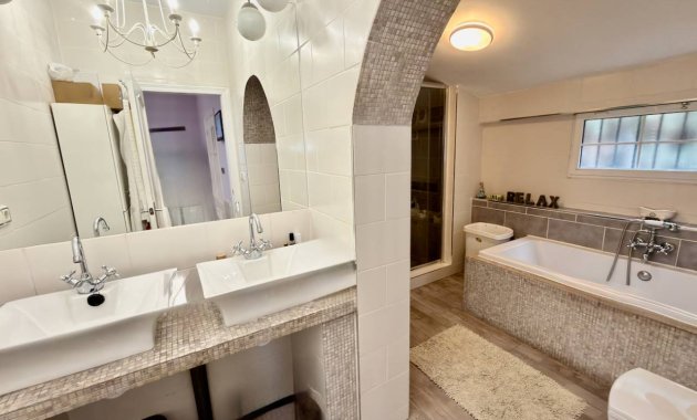 Herverkoop - Vrijstaande woning / Villa -
Almoradí - Heredades